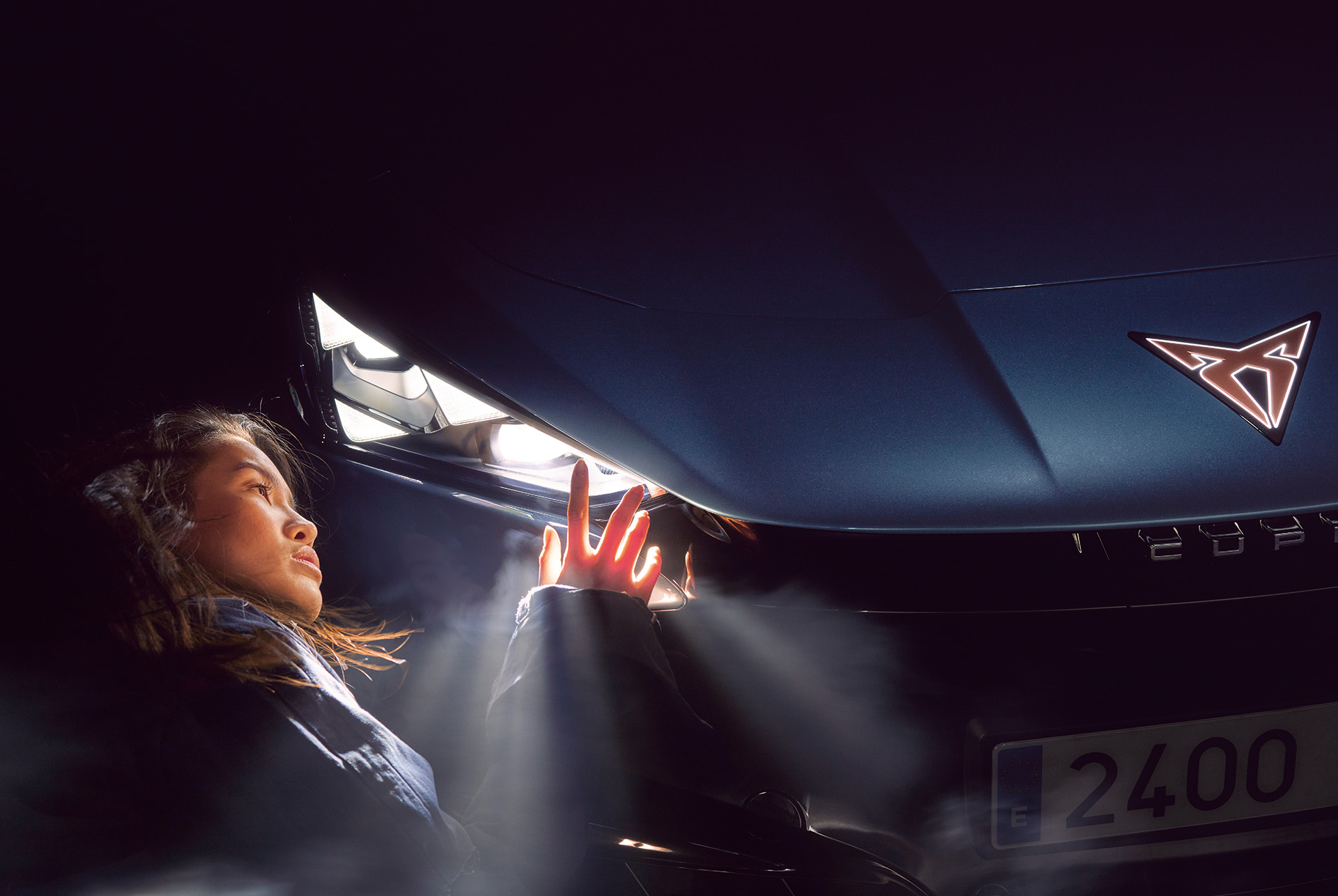 Éclairage triangle LED Matrix du CUPRA Tavascan SUV électrique 2024